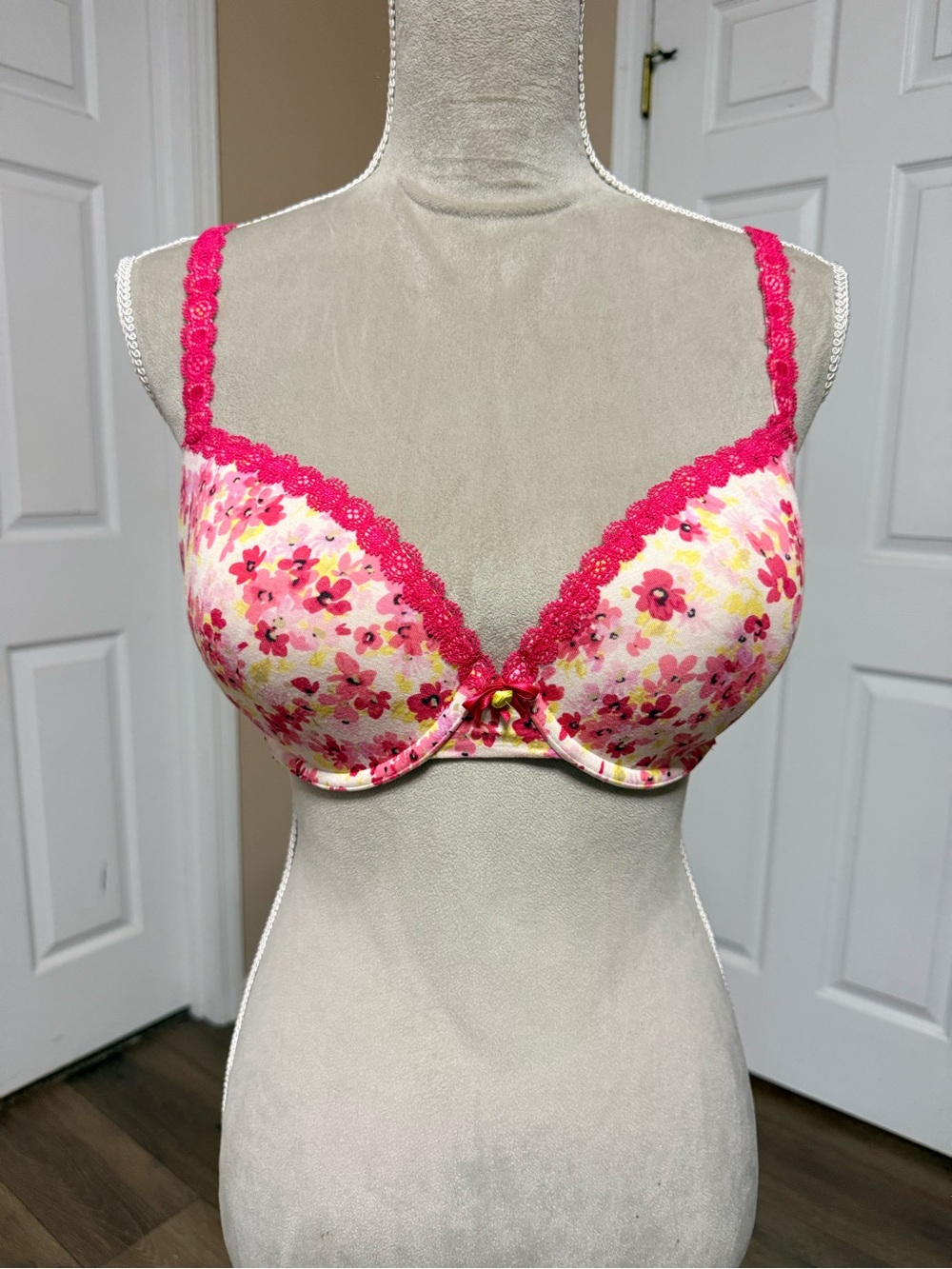 Victoria’s Secret Floral Lined Demi Bra Size 36D